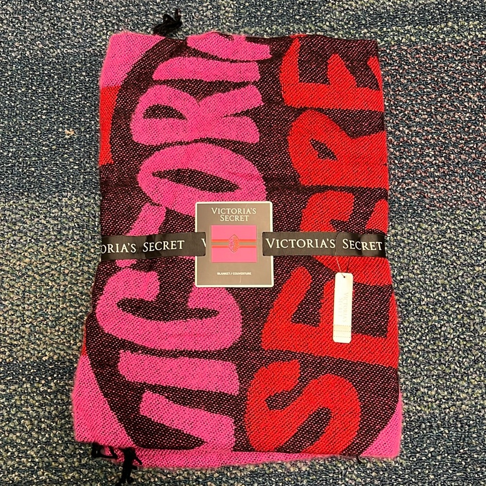 VICTORIA’S SECRET Blanket with Fringe NWT